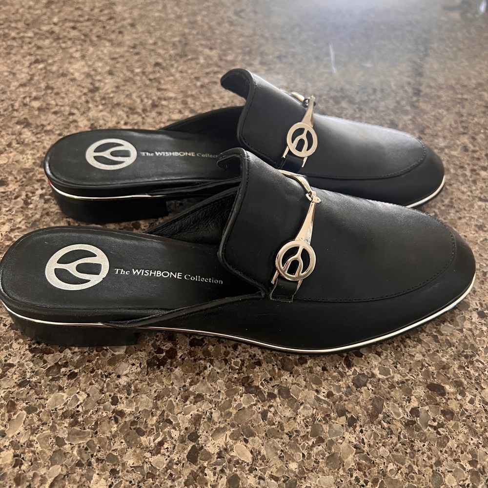 Wishbone Leather Slides